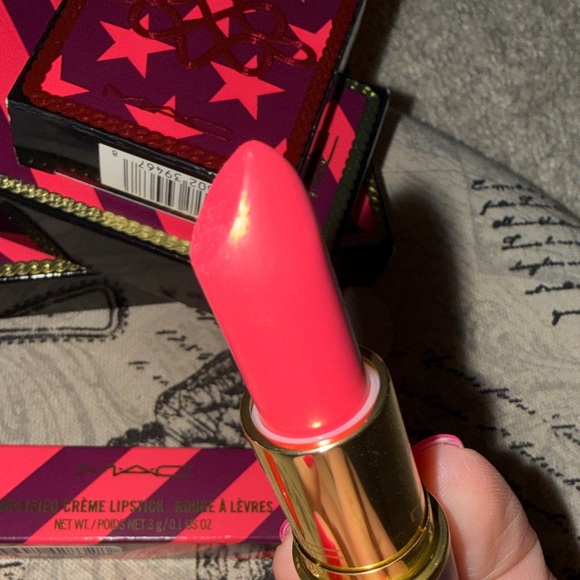 MAC Cosmetics Vibrant Pink Lipstick - Picture 4 of 7